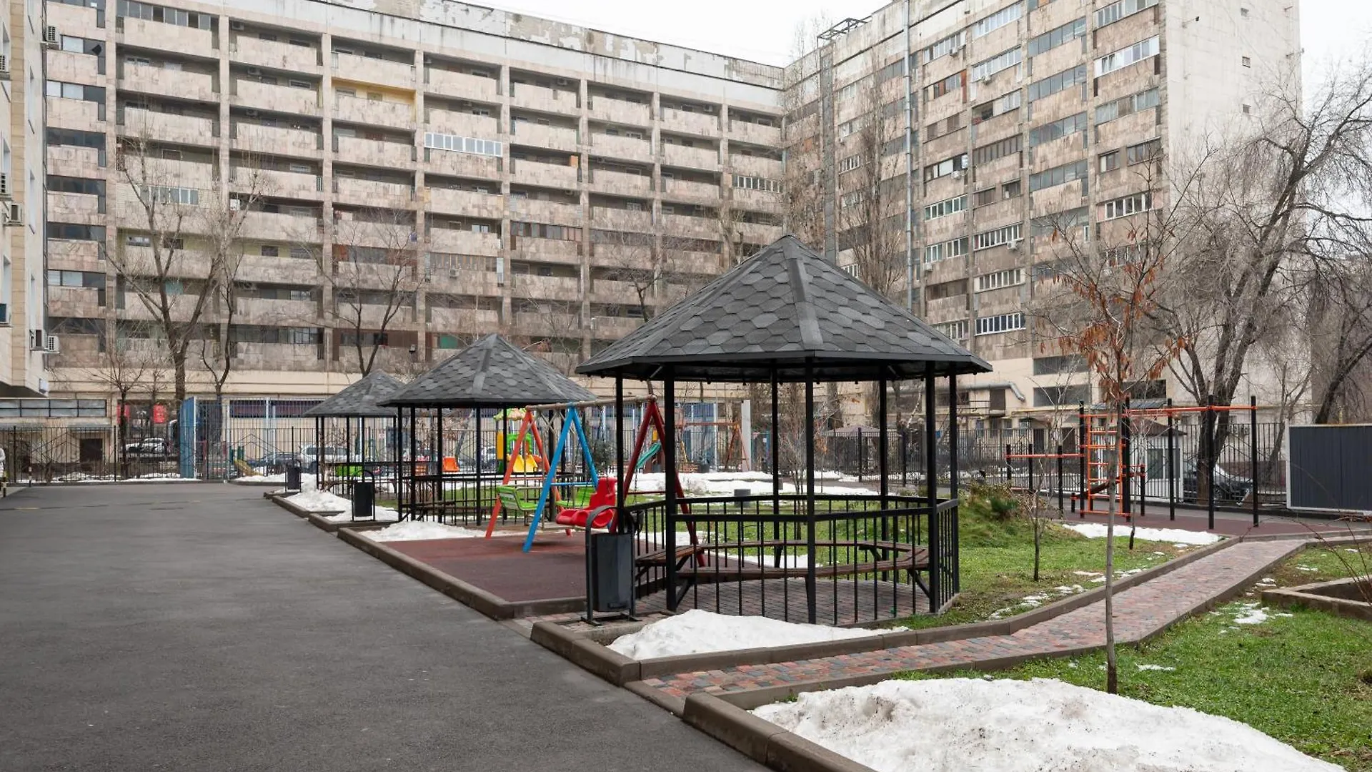 One Bedroom Apartment Near Arbat In The Center Of Almaty